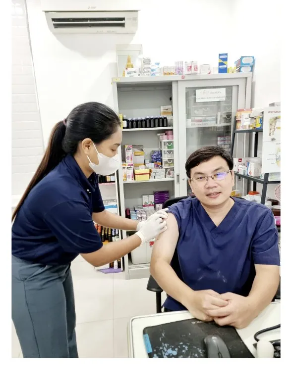 ห้องตรวจและห้องฉีดวัคซีนภายในคลินิก